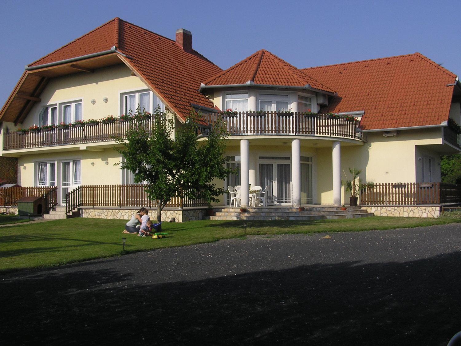 Szaloky Apartmanhaz Gyenesdias Bagian luar foto