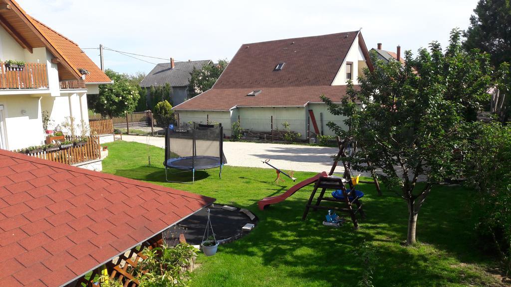 Szaloky Apartmanhaz Gyenesdias Bagian luar foto