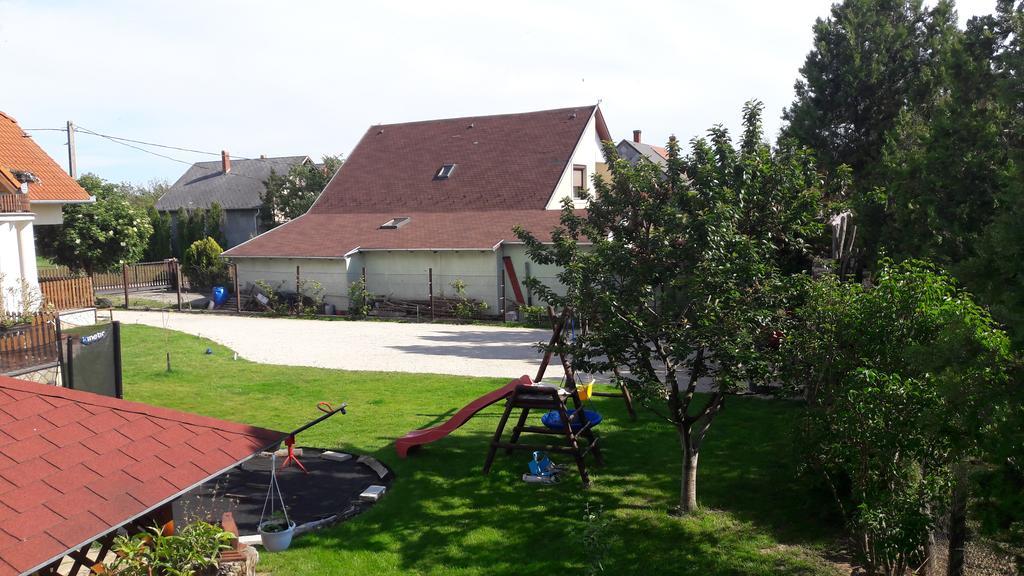 Szaloky Apartmanhaz Gyenesdias Bagian luar foto